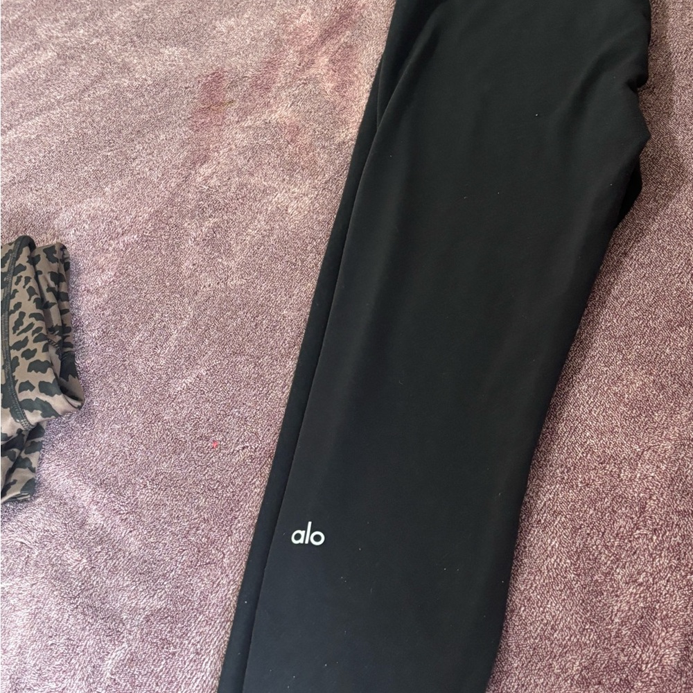 ALO Leggings - Picture 4 of 7